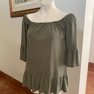 Green envelope off shoulders top, size M